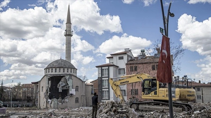 Malatya'da enkaz kaldırma çalışmaları devam etti