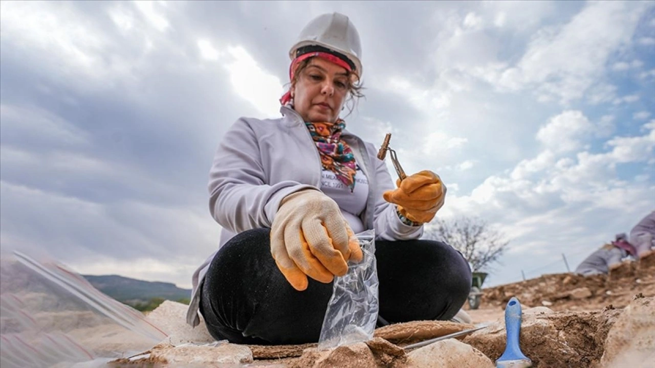 Malatyalı ev kadını Diyarbakır'ın ücra köşesindeki kazıda gönüllü iz sürüyor