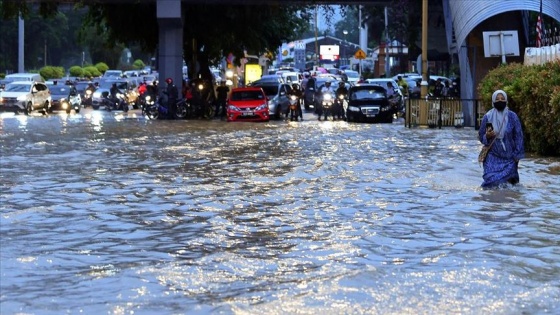 Malezya'nın başkenti Kuala Lumpur'da sağanak yağmur sele yol açtı