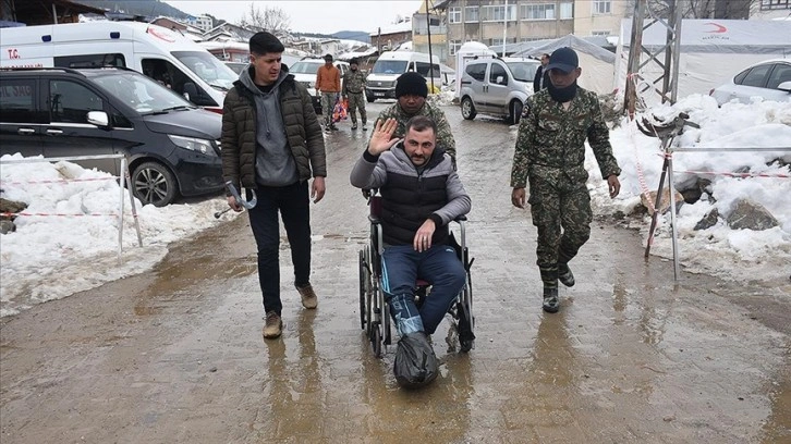 Malezya ordusunun sağlık ekibi Adıyamanlı depremzedeler için görev başında