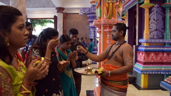 Malezyalı Hindulardan 'Diwali Işık Bayramı' ibadeti