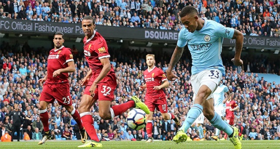 Manchester City, Liverpool'a gol oldu yağdı