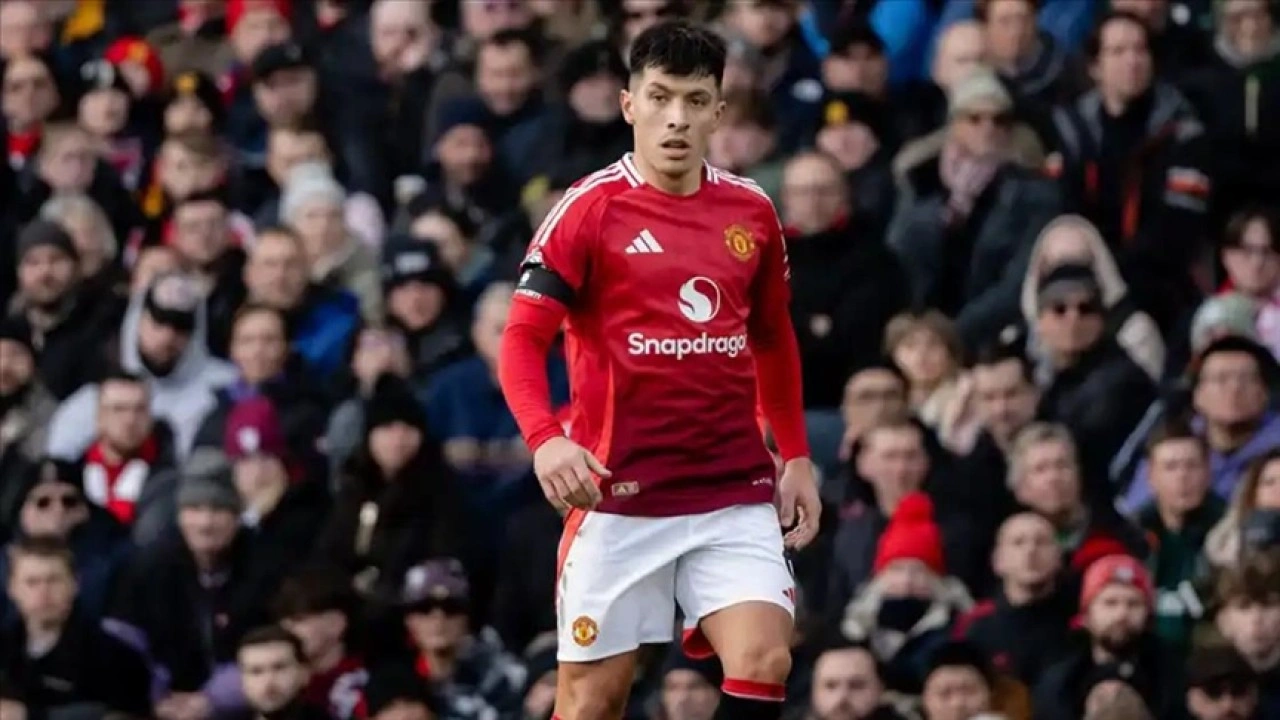 Manchester United'da Lisandro Martinez, çapraz bağ yırtığı nedeniyle sezonu kapattı