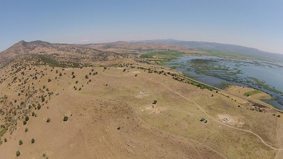 Manisa’da 3 bin 500 yıllık tahıl ambarları gün yüzüne çıktı