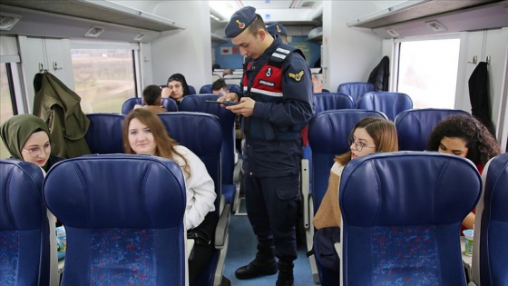 Manisa'da jandarmadan trende güvenlik uygulaması