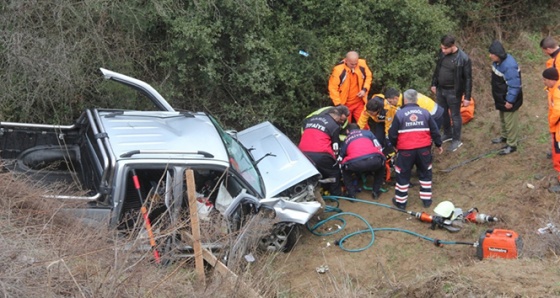 Manisa'da kamyonet şarampole yuvarlandı: 4 yaralı