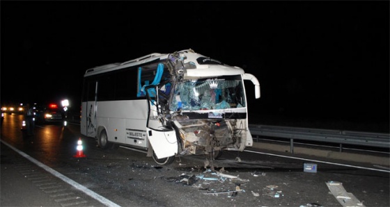 Manisa’da minibüs tıra arkadan çarptı; 16 yaralı