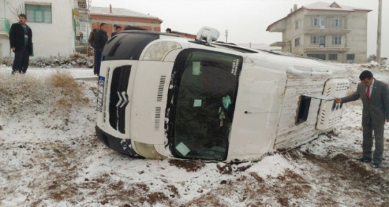 Manisa’da öğrenci servisi devrildi