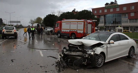 Manisa'da zincirleme trafik kazası: 6 yaralı