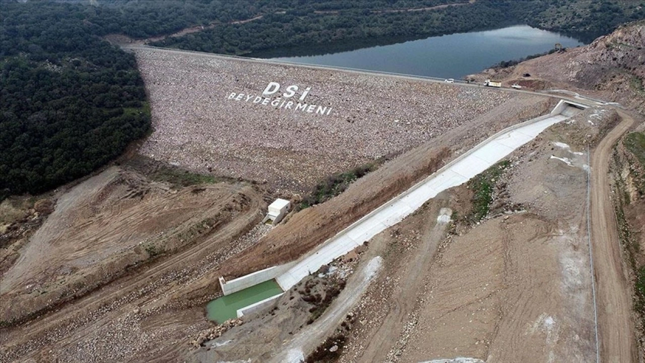 Manisa'daki Beydeğirmeni Barajı su tutmaya başladı