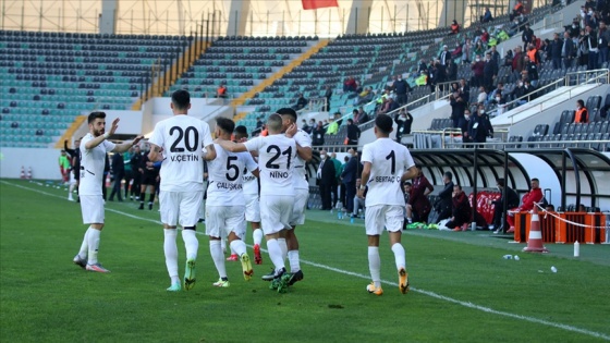 Manisa FK'de kadro dışı bırakılan 5 futbolcu takıma döndü