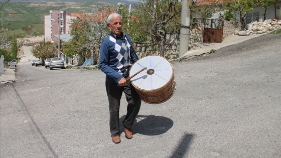 Manisa'nın 52 yıllık davulcusu Ramazan'a hazır