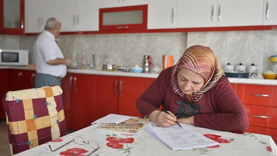 Mardinli 61 yaşındaki Azize teyzenin okuma aşkı
