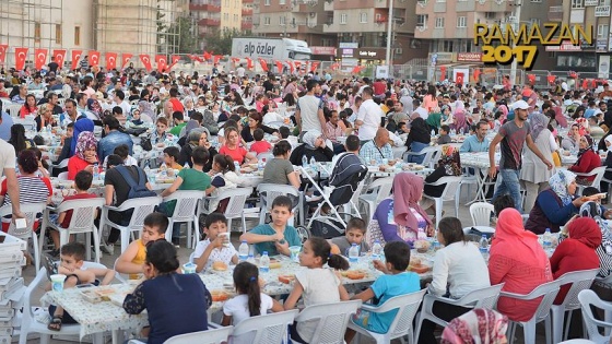 Mardinli yetimler iftarda buluştu