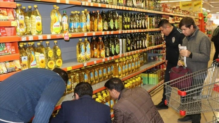 Marketlerde fahiş fiyat ve stokçuluğa karşı sıkı denetimler sürüyor