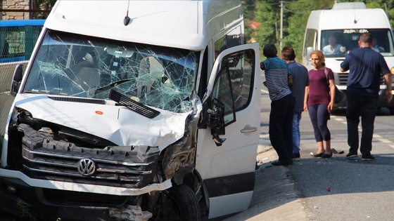 Marmaris'te Rus turistleri taşıyan minibüs tırla çarpıştı: 18 yaralı