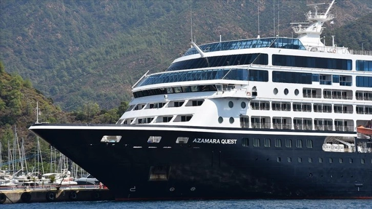 Marmaris'e 'Azamara Quest' kruvaziyeriyle 550 turist geldi