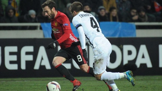 Mata 2 yıl daha Manchester United'da