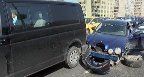 Mecidiyeköy'de trafiği kilitleyen kaza!