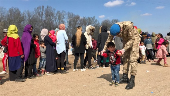 Mehmetçiğin merhameti yürek ısıttı