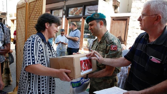 Mehmetçik Saraybosna'da kurban eti dağıttı