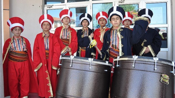 Mehter marşları 'Küçük Osmanlılara' emanet