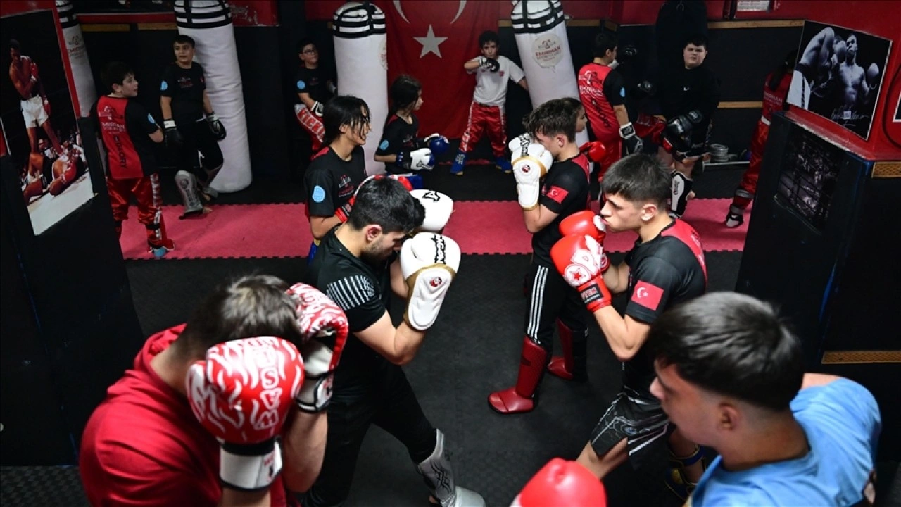 Mekanik tasarımcısı ve kick boks antrenörü mühendis sporla gençlerin hayatına dokunuyor