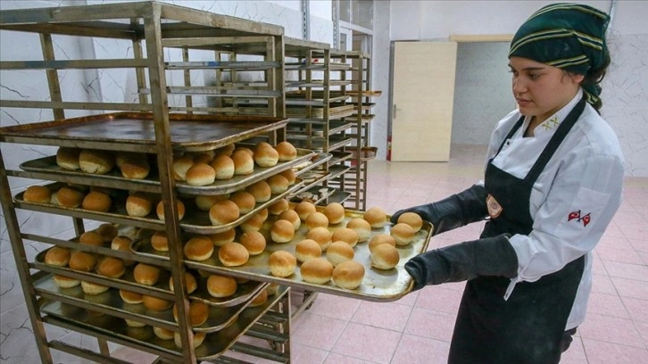 "Mektepli Fırın"da üretilen ekmekler, sofralarla buluşuyor