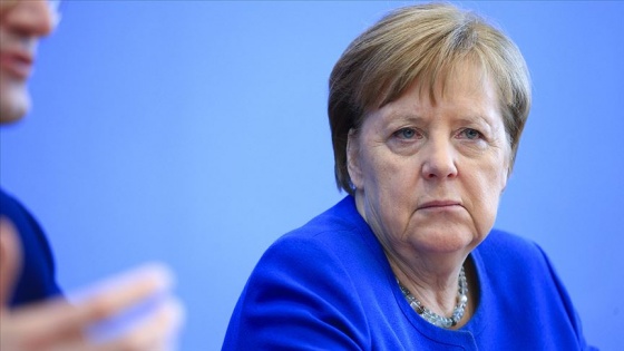 Merkel koronavirüs nedeniyle kendisini karantinaya aldı