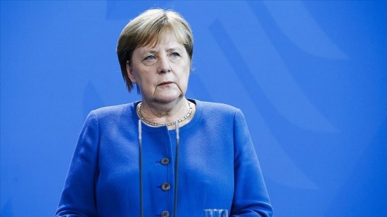 Merkel, Navalnıy'ın zehirlenmesinden sorumlu olanların adalet önüne çıkarılmasını istedi