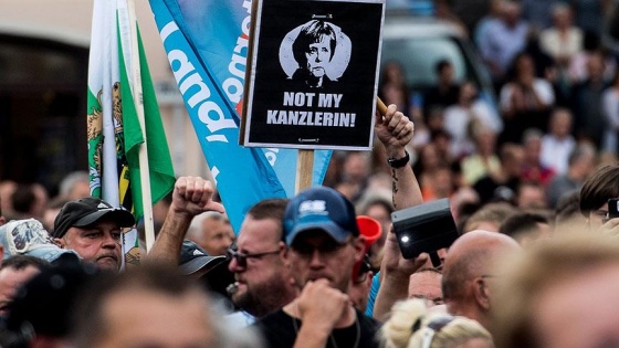 Merkel, Saksonya eyaletinde protesto edildi