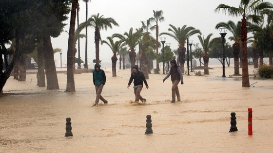 Mersin'de 'evden çıkmayın' uyarısı