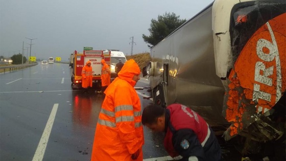 Mersin'de yolcu otobüsü devrildi: 20 yaralı