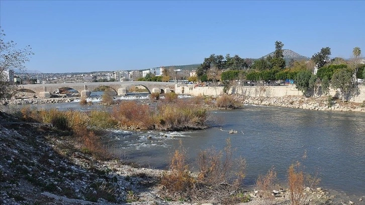 Mersin'de Göksu Nehri'ndeki renk değişimi üzerine inceleme başlatıldı