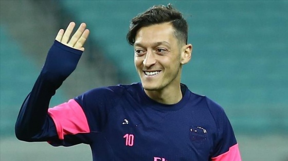 Mesut Özil'den şükür mesajı