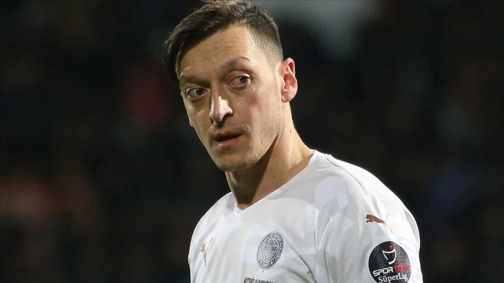 Mesut Özil: Fenerbahçe'den başka bir takımda kariyerimi noktalamayacağım