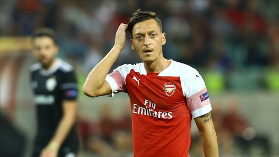 Mesut Özil PES oyunlarının Çin'deki sürümlerinden çıkarılıyor