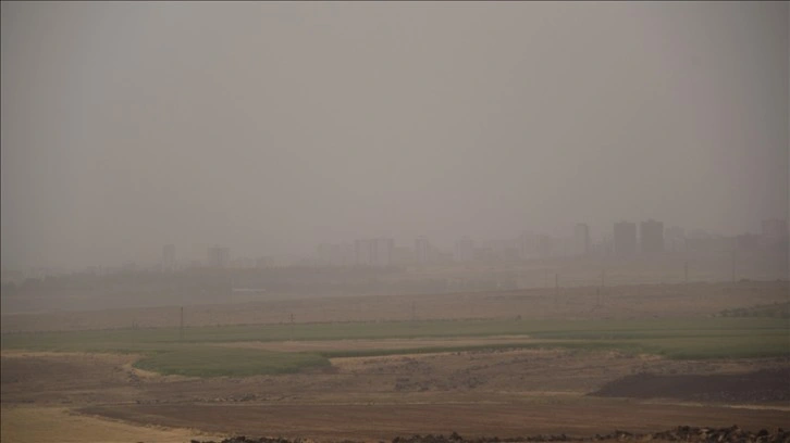 Meteorolojiden bazı bölgelerde kuvvetli rüzgar, fırtına ve toz taşınımı uyarısı