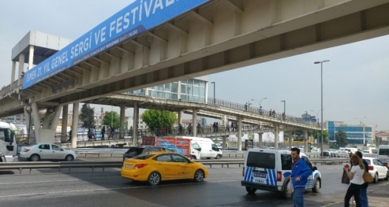 Metrobüs durağında bomba paniği