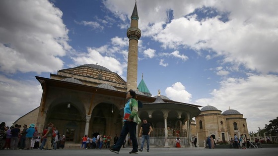 Mevlana'nın türbesinde Ramazan yoğunluğu