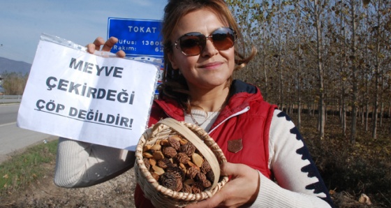 Meyve çekirdeklerini çöpe atmaya kıyamayınca...