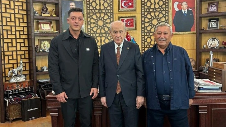 MHP Genel Başkanı Bahçeli, eski futbolcu Mesut Özil'i kabul etti