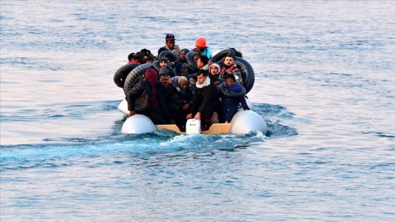 Midilli'de aşırı sağcılar, göçmenlerin karaya çıkışını engelledi, gazetecilere saldırdı