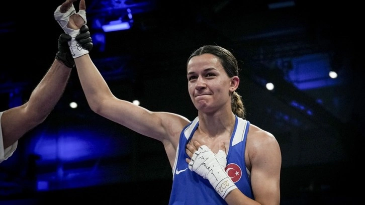 Milli boksör Hatice Akbaş Paris'te yarı finale yükseldi