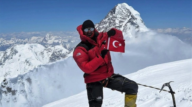 Milli dağcı Tunç Fındık, 14x8000 projesini bitiren ilk Türk oldu