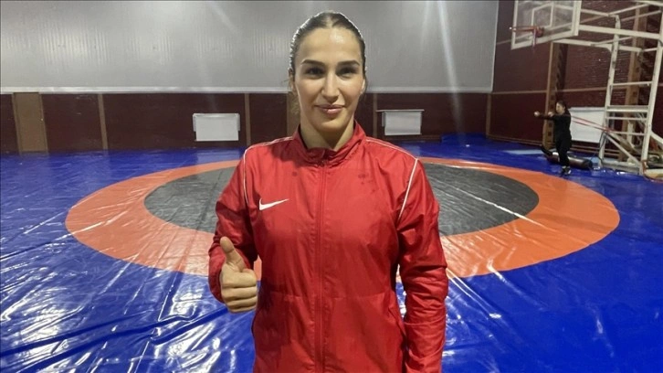 Milli güreşçi Buse Tosun Çavuşoğlu, Macaristan'daki turnuvada altın madalya kazandı