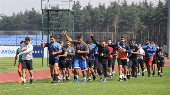 Milli güreşçiler yeni başarılar için Topuk Yaylası'nda güç depoluyor