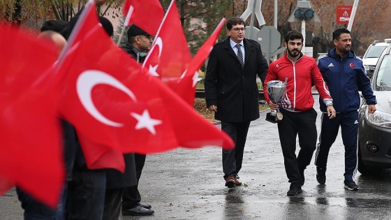 Milli güreşçilerden Polonya'da 8 madalya