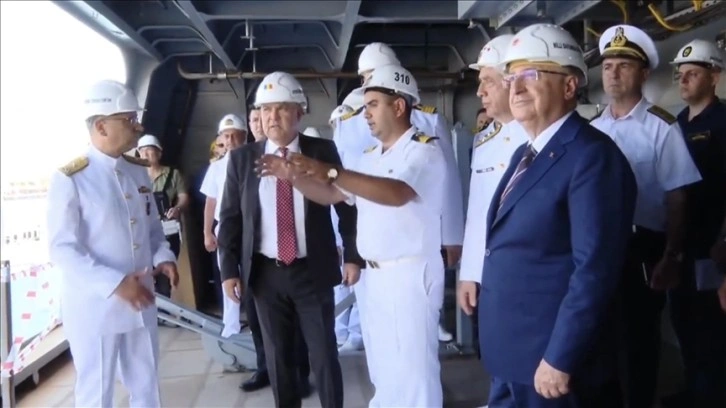 Milli Savunma Bakanı Güler ve Romanyalı mevkidaşı, TCG AMASRA mayın avlama gemisini inceledi
