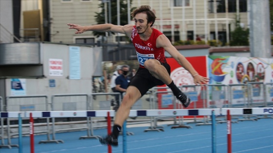 Milli sporcu Berke Akçam 400 metre engellide altın madalya kazandı